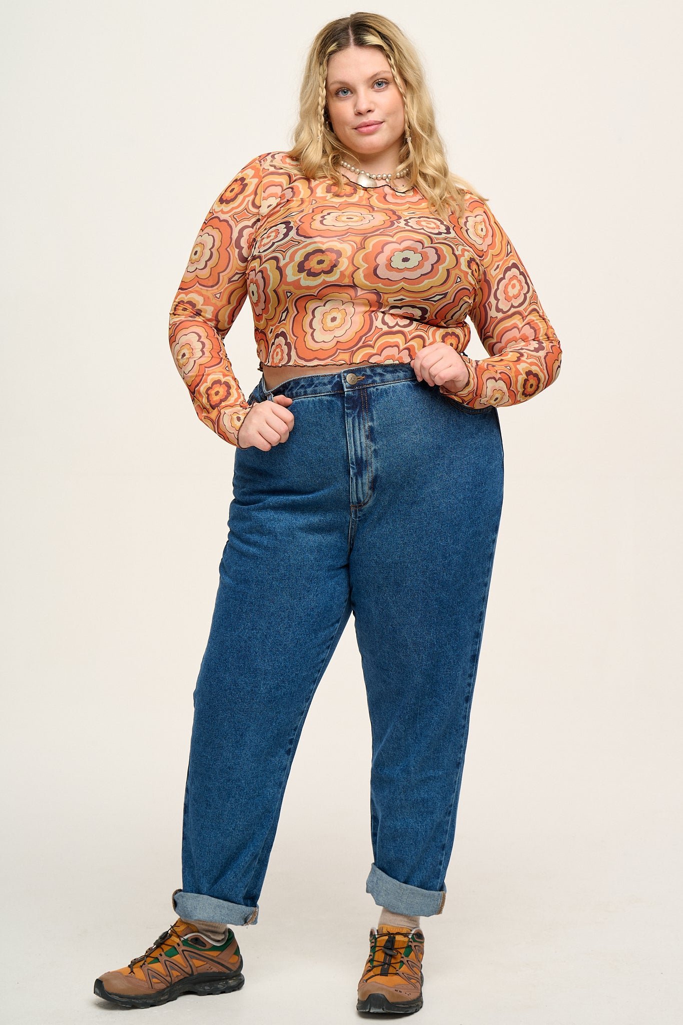 Dana - Mom Denim Jeans in Mid Wash Blue - Image 9