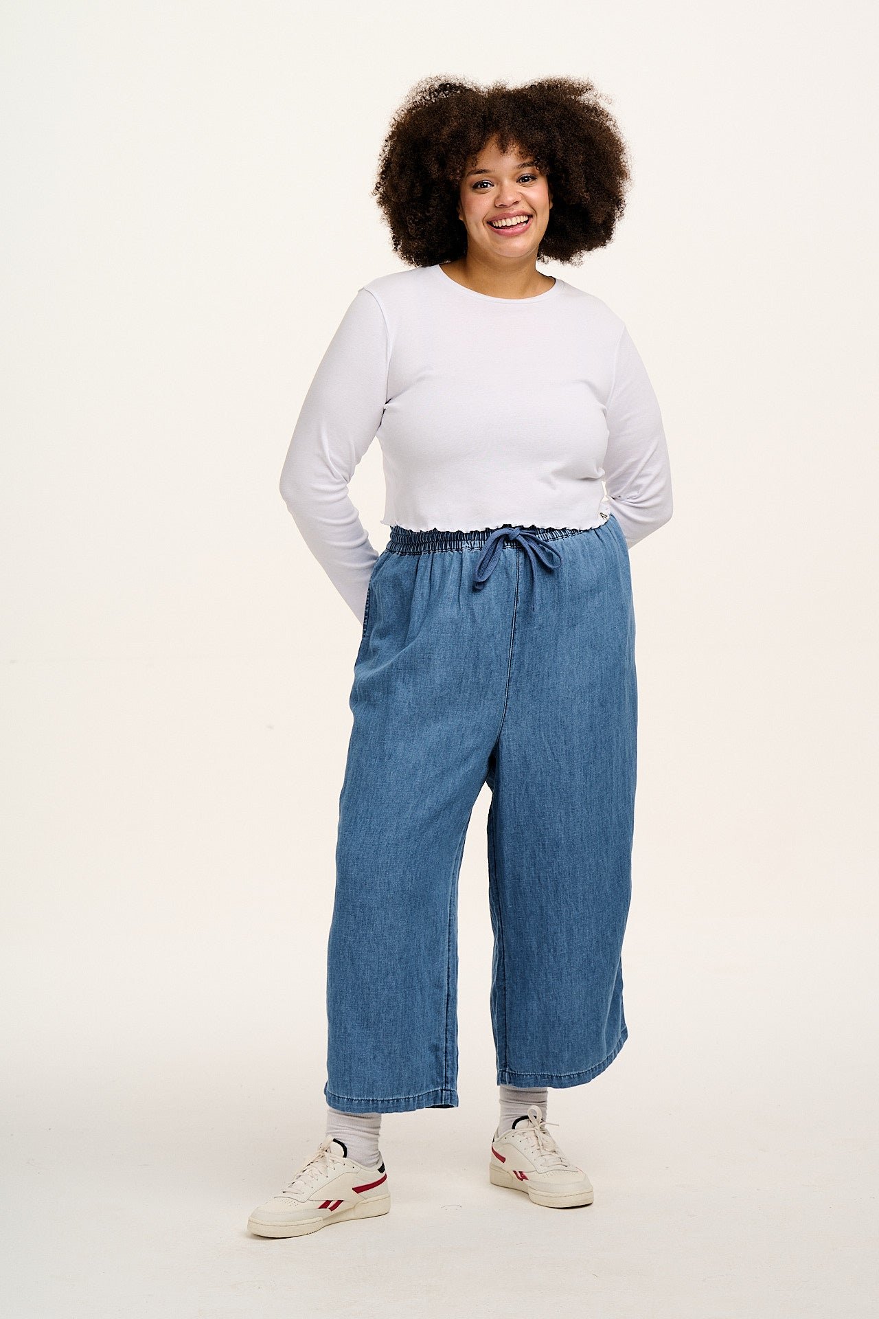 Chuck - Cotton & Hemp Trousers in Mid Wash Blue - Image 12