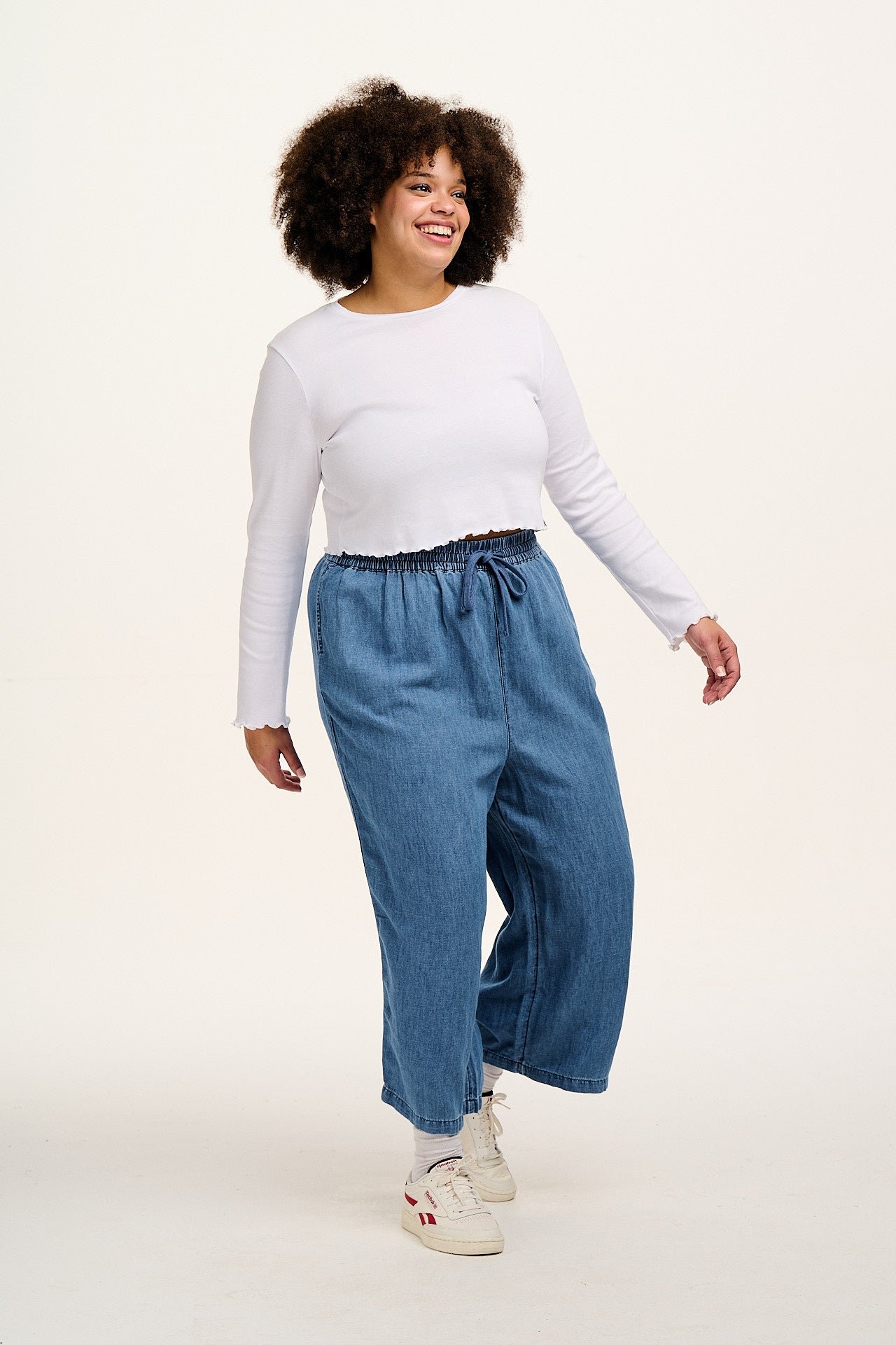 Chuck - Cotton & Hemp Trousers in Mid Wash Blue - Image 13