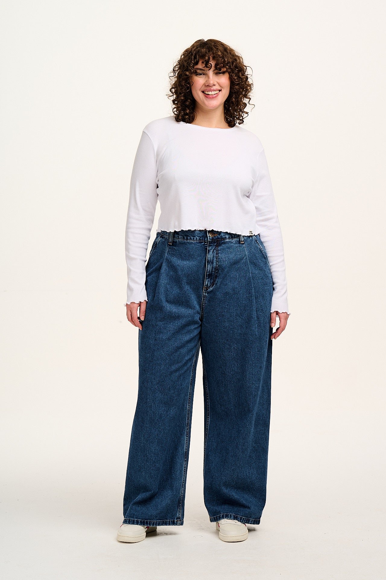 Cole - Wide Leg Denim Jeans in Mid Wash Blue - Image 3