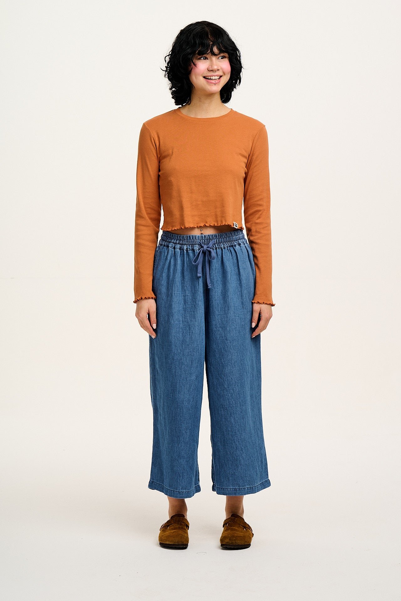 Chuck - Cotton & Hemp Trousers in Mid Wash Blue - Image 8