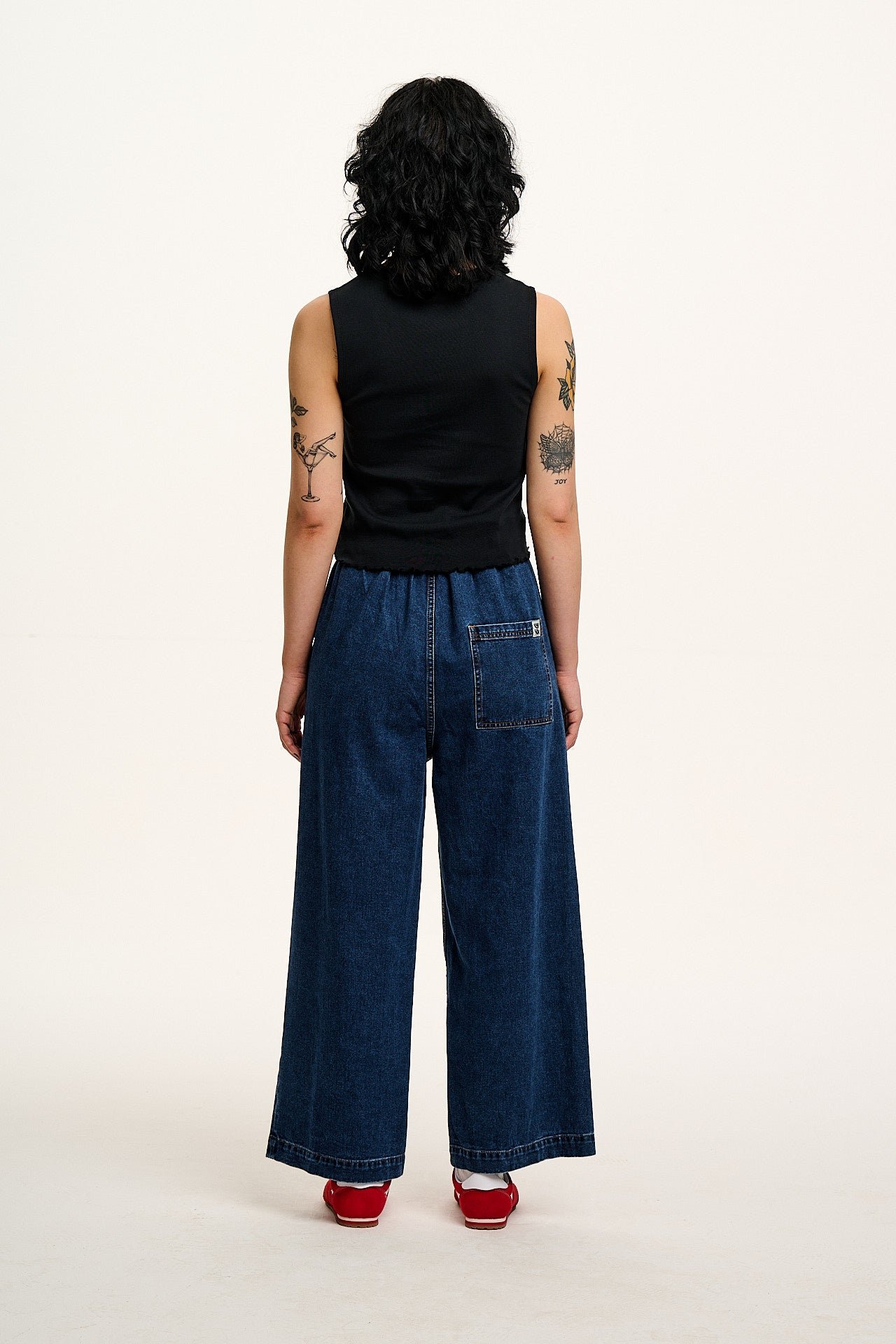 Etta - Sleeveless Cotton Tee in Black - Image 4