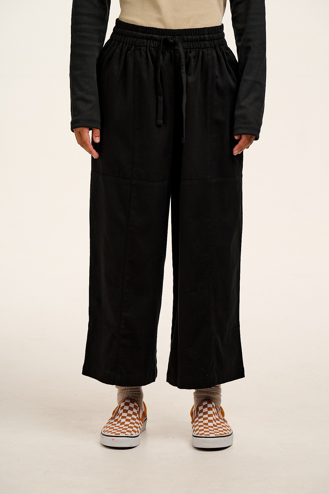 Chuck - Wide Leg Cotton Trousers in Black - Image 2